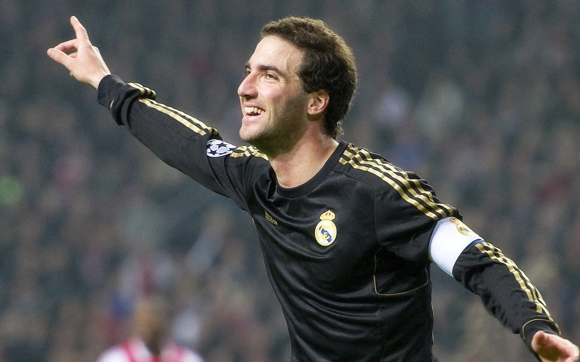 亚洲杯转会风云：利物浦盯上锋线强援，凯恩或成交易筹码-ky娱乐电竞